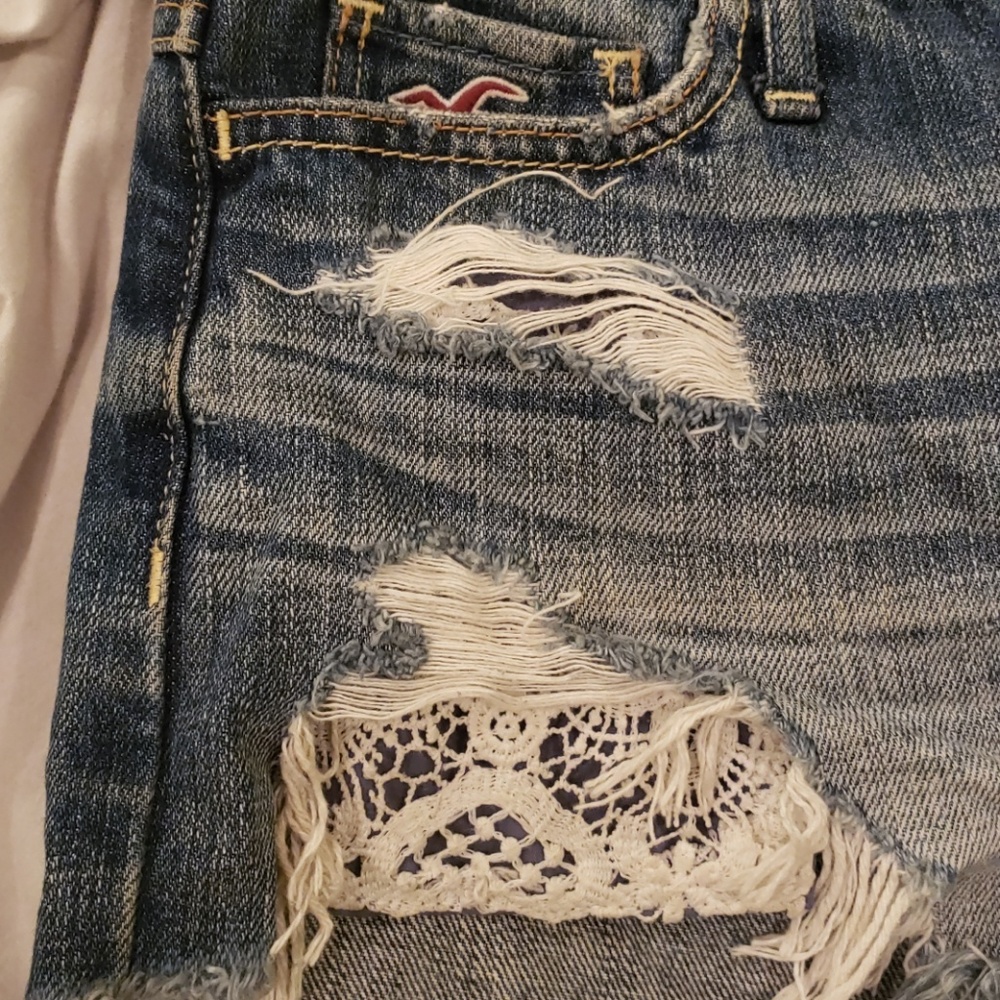 🛍4/$20 Hollister Lace Daisy Dukes - Picture 5 of 5